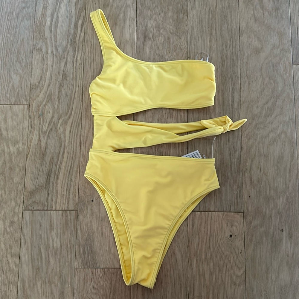 NWOT XS Abercrombie swimsuit